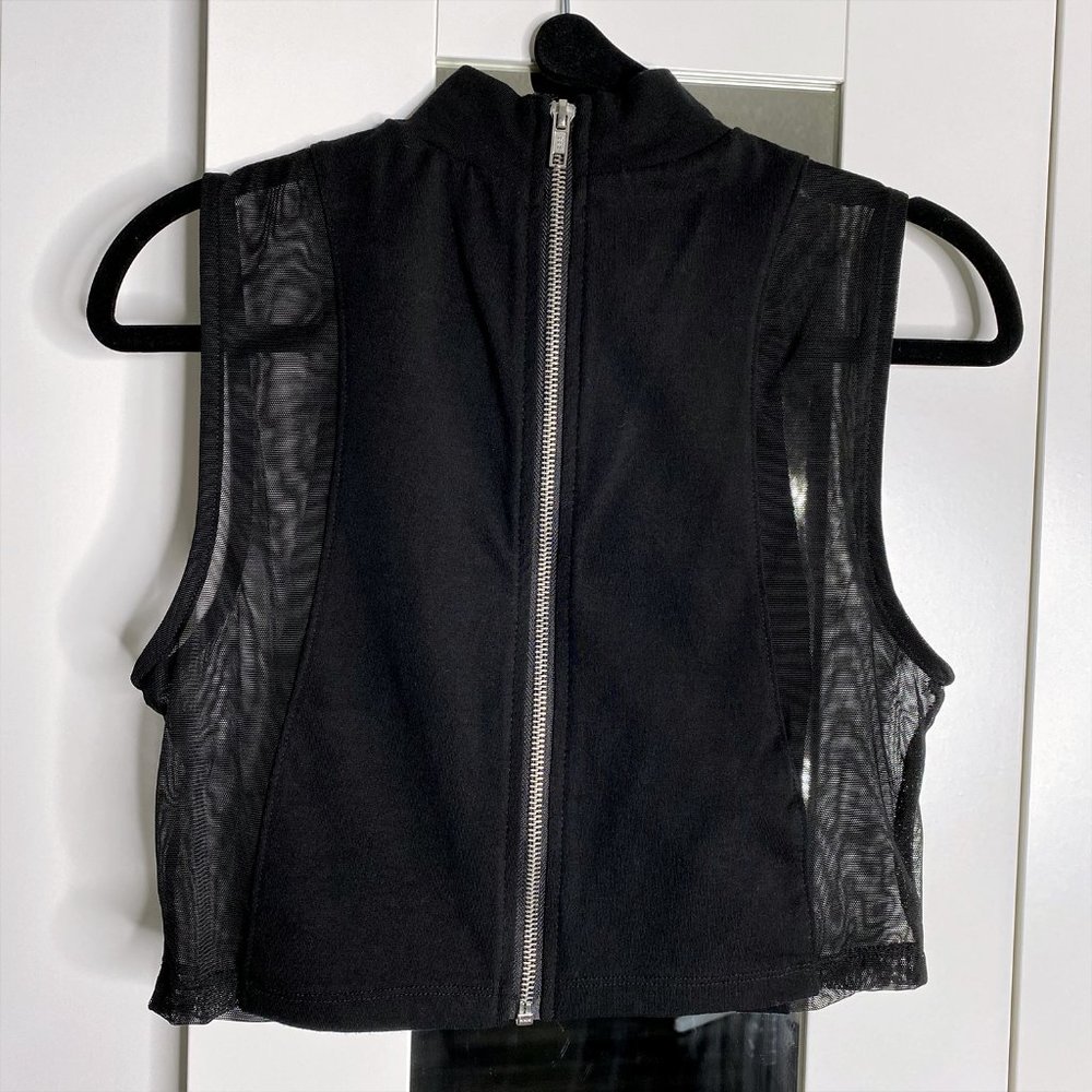 ✖️ SOLD DEPOP ✖️ F21 Black Crop Top w Mesh Sides - Picture 4 of 5